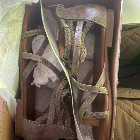 Sandals - Picture 7 of 7